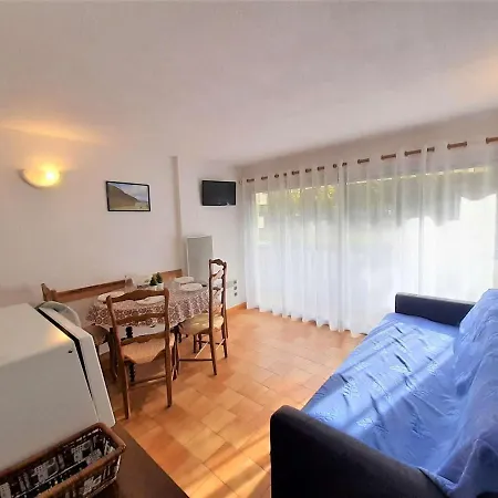 T2 A Saint-lary Pour 6 Personnes Avec Balcon, Exposition Sud, Parking Et Casier A Skis - Fr-1-457-189