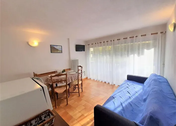 T2 A Saint-lary Pour 6 Personnes Avec Balcon, Exposition Sud, Parking Et Casier A Skis - Fr-1-457-189