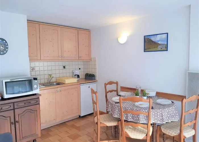 Apartamento T2 A Saint-lary Pour 6 Personnes Avec Balcon, Exposition Sud, Parking Et Casier A Skis - Fr-1-457-189 *